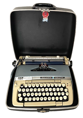 Vintage 1960s Smith Corona Galaxie Deluxe Manual Typewriter with Case $54.99