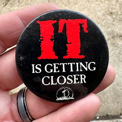 #ad Vtg STEPHEN KING IT Is Getting Closer Promotional Pinback Button Viking Press $48.95