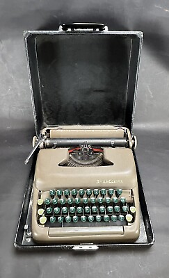 Vintage 1949 Smith Corona Clipper Manual Portable Typewriter with Case $127.49
