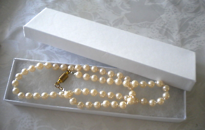 #ad Single Strand of Ivory Pearls Hand Tied Magnet and Screw Clasp 22.5quot; Long BoxV $15.00