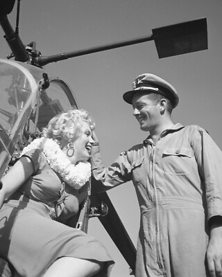 #ad 8x10 Bamp;W Art Print 1952 Marilyn Monroe In A Helicopter $8.95