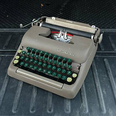 1950s Smith Corona Clipper Portable Typewriter in Working Condition With Case $265.00