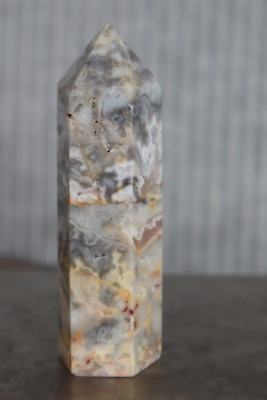 #ad CRAZY LACE AGATE POINT 3.08 INCHES TALL 69.8 GRAMS $10.00