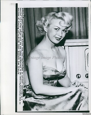 #ad 1974 Hollywood Blonde Actress Anne Sterling Beautiful Girl Gown Wirephoto 7X9 $19.99