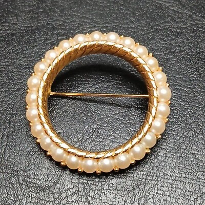 #ad Vintage Jewelry TRIFARI Faux Pearl Circle Pin Brooch. 10568 $18.99