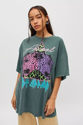 Urban Outfitters Women#x27;s X Def Leppard Animal Vintage Oversized Fit Tee T Shirt $24.99