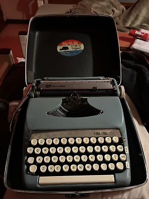 Excellent Vintage Smith Corona Sterling Portable Manual Typewriter w Case 1966? $78.50