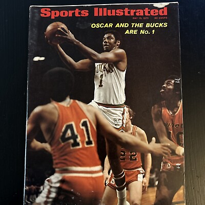 #ad Oscar Robertson amp; The Bucks Sports Illustrated Magazine 5 10 1971 $29.99