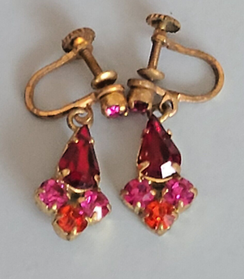 #ad Earrings red and pink screwback vintage 1 inch goldtone $12.00