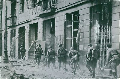 #ad Russian machine gunners advance through the des... Vintage Photograph 4930868 $15.90